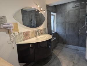 Maisons de vacances Gite La grange de Louis SPA et SAUNA : photos des chambres
