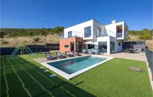 Amazing Home In Dicmo With Kitchen - Dicmo