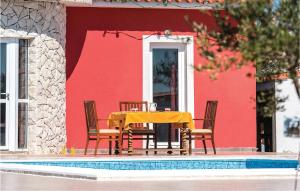 Four-Bedroom Holiday Home In Cista Velika