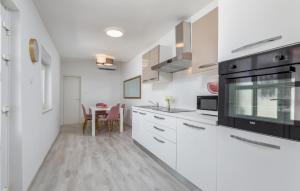 3 Bedroom Amazing Home In Pula 