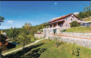 Four-Bedroom Holiday Home In Kijevo