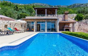 Beautiful Home In Trsteno With Wifi