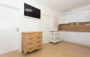 Awesome Apartment In Podgrade