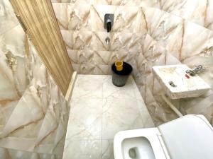 Stay near Chittaranjan Hospital Park Circus 2