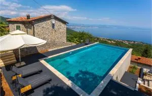 4 Bedroom Cozy Home In Poljane - Poljane