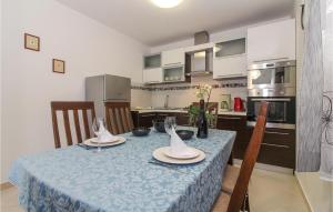 2 Bedroom Lovely Apartment In Gracisce