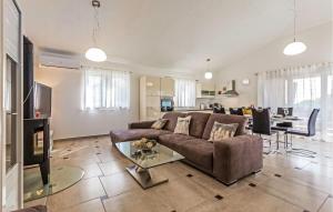 3 Bedroom Awesome Home In Vodnjan