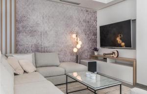 2 Bedroom Stunning Home In Sibenik