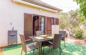 Holiday Home Obalkpkresimira Iv Ii