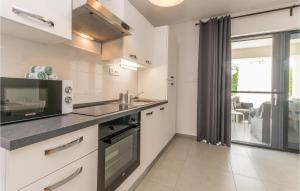 Amazing Apartment In Sukosan With Wifi