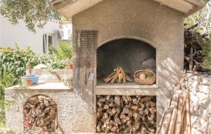 Three-Bedroom Apartment In Makarska