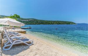 Three-Bedroom Apartment In Slano