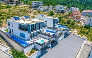 Beautiful Home In Makarska 