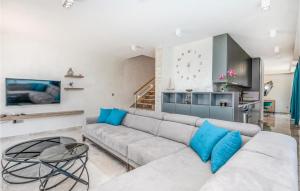 Beautiful Home In Makarska 