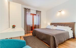 Amazing Apartment In Kneze With Wifi