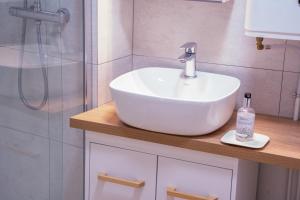 Appartements Evasion urbaine studio moderne a Chalon - BY PRIMO C0NCIERGERIE : photos des chambres