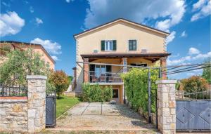 Stunning Home In Lovrecica With Wifi