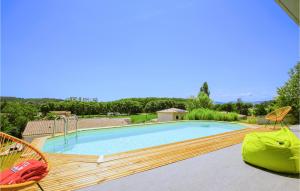 Maisons de vacances Beautiful Home In Montelimar : photos des chambres