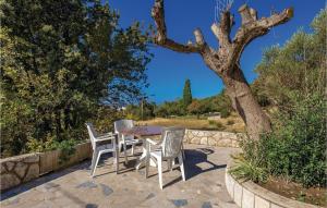 Awesome Apartment In Supetarska Draga