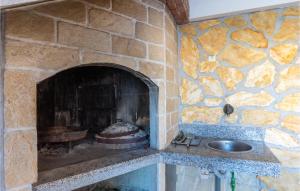 Lovely Apartment In Podstrana With Wifi