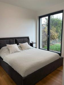 Serene & Private Garden Oasis