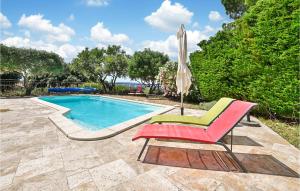 Maisons de vacances Gorgeous Home In Eyragues : photos des chambres