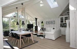 Three-Bedroom Holiday Home In Hojby