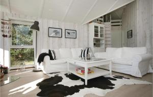 Three-Bedroom Holiday Home In Hojby