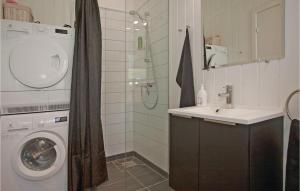 Three-Bedroom Holiday Home In Hojby