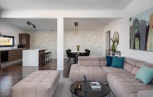 Awesome Apartment In Zidarici With Wifi 