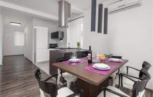 3 Bedroom Awesome Apartment In Kampor 