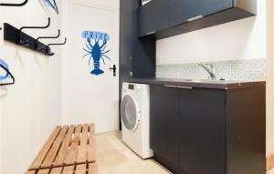 Awesome Home In Saint-Vaast-La-Hougue