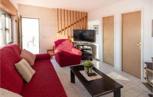 3 Bedroom Beautiful Apartment In Klek