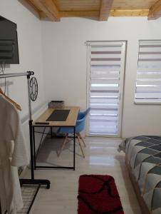 Vila Sabo- Casa de vacanta cu lac de pescuit si ciubar cu hidromasaj