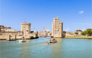 Maisons de vacances 2 Bedroom Cozy Home In Royan : photos des chambres