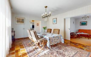 Maisons de vacances 2 Bedroom Cozy Home In Royan : photos des chambres