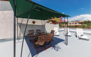 Two-Bedroom Apartment In Peruski