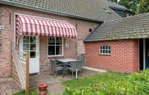 Amazing Home In De Moer