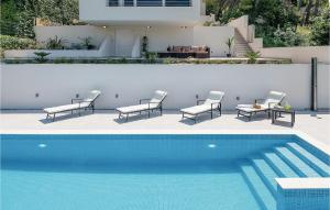 4 Bedroom Amazing Home In Podstrana