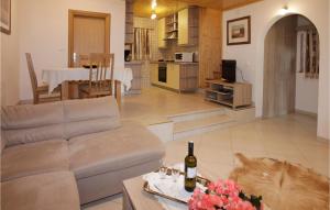 Beautiful Home In Breze With Jacuzzi