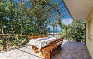 Lovely Apartment In Sveti Juraj - 3hvězdičkové hotely ve městě Sveti Juraj