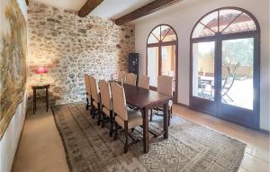 Maisons de vacances Lovely Home In Cazouls-Les-Beziers : photos des chambres