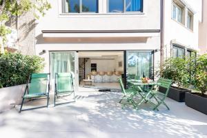 Elegant Duplex with Private Garden Terrace
