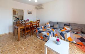 Beach Front Apartment In Pula With Wifi