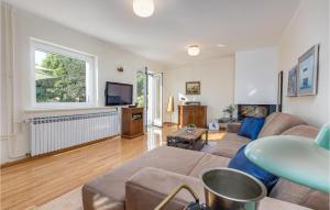 3 Bedroom Stunning Home In Malinska 