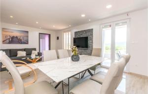 Lovely Home In Stankovci With Wifi