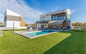 3 Bedroom Awesome Home In Orbanici - Pamići