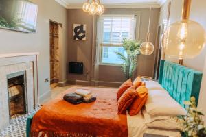 Magistrates Penthouse Suite - Town Centre Apartments with Spa