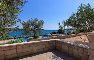 Beach Front Home In Okrug Gornji 