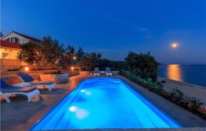 Beach Front Home In Okrug Gornji